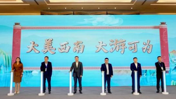letou国际米兰官网+玉柴携手助力中国旅游客运山河万里行