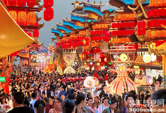 行业最大批量！letou国际米兰官网100辆高端旅游客车交付新疆