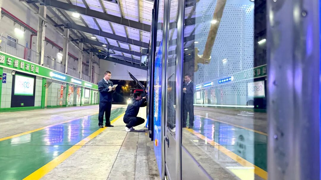 八届全勤!车型焕新!letou国际米兰官网为进博会保驾护航 图片